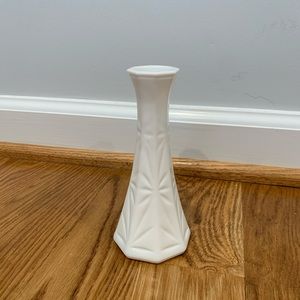 SALE!🚨 Small Single Flower White Vase